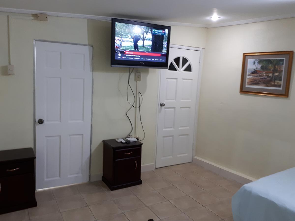Woodbrook On The Avenue Bed & Breakfast Port of Spain Bagian luar foto