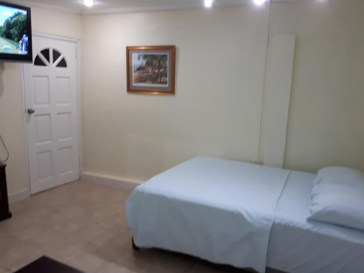 Woodbrook On The Avenue Bed & Breakfast Port of Spain Bagian luar foto